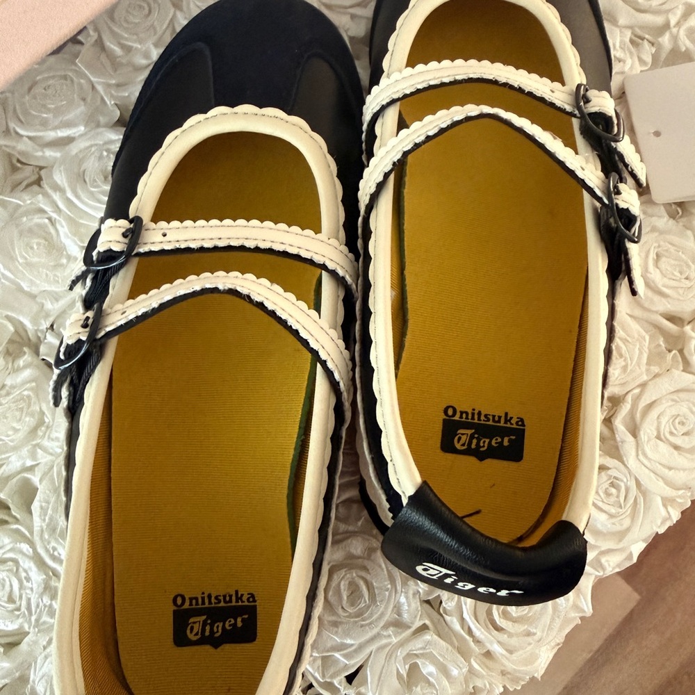 Onitsuka Tiger by Asics Women's Black and White Flats - Picture 3 of 7